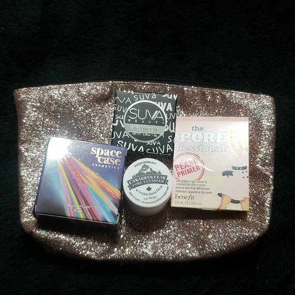 Deluxe Beauty Kits - Picture 1 of 6